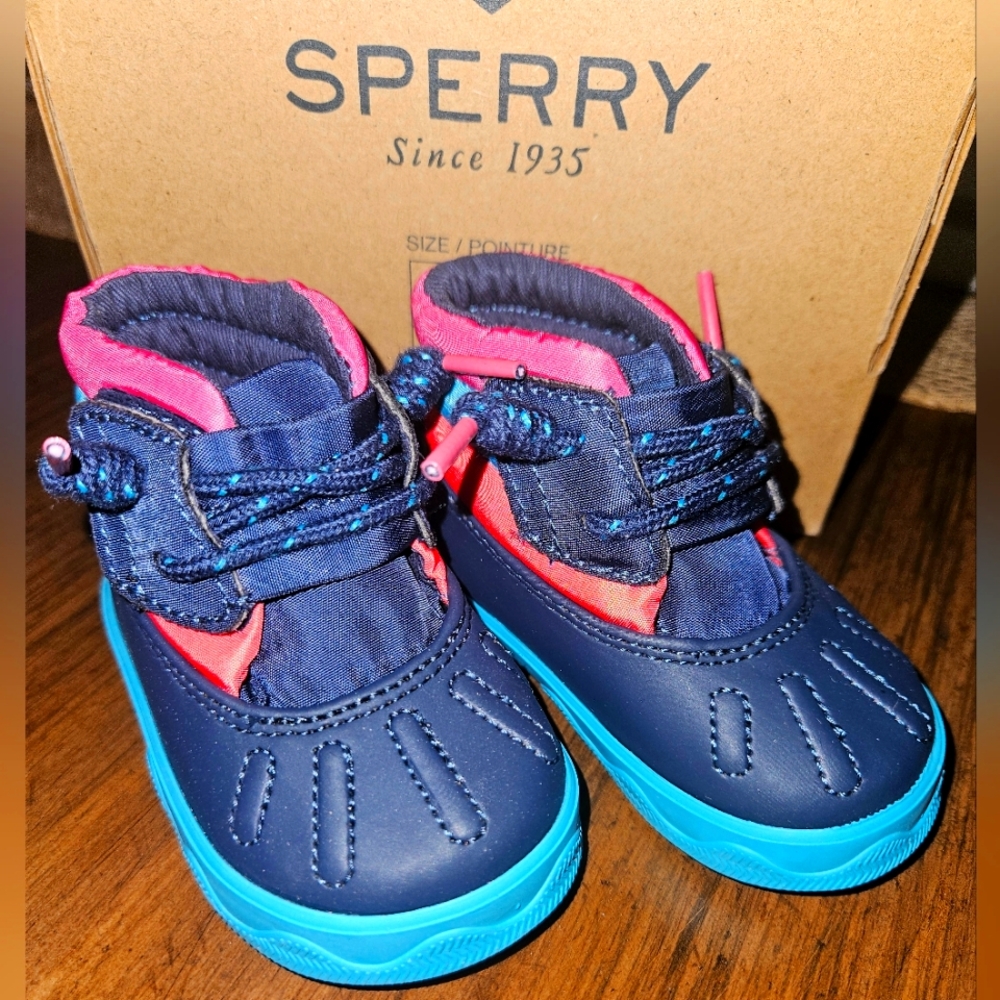 Sperry Unisex-Baby Snow Boot Infant SIZE 1M NEW in box